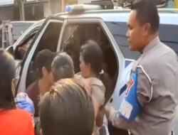 Tindakan Humanis Polantas Pengawal Gubernur Jatim Tolong Ibu Akan Melahirkan di Jalan