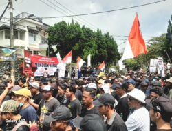 Demo Warga Prigen, Tolak Alih Fungsi Hutan Tretes, Mari Selamatkan Air Bumi Alam Kita